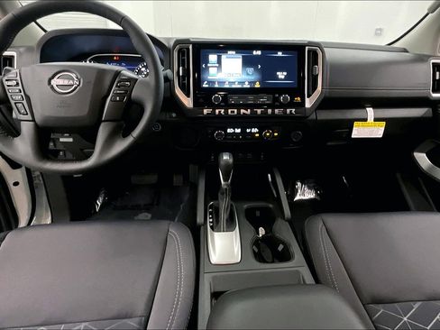 New 2025 Nissan Frontier SV w/ SV Convenience Package RWD image 6