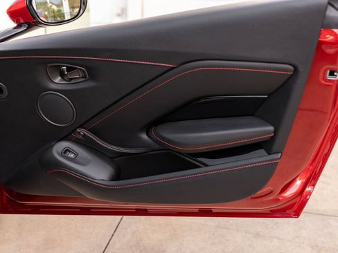 Used 2021 Aston Martin V8 Vantage Coupe RWD image 36