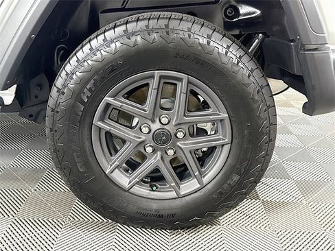 Used 2025 Jeep Wrangler Sport S image 4