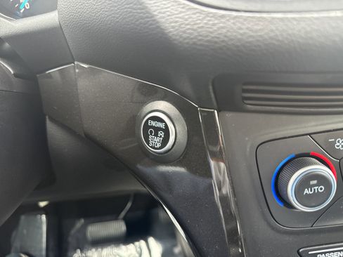 Used 2019 Ford Escape Titanium FWD image 20