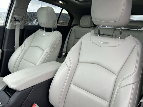 Used 2022 Cadillac XT4 Luxury w/ Cold Weather Package image 22