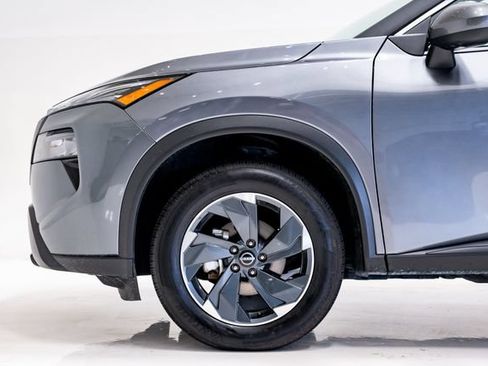 Used 2025 Nissan Rogue SV FWD image 32
