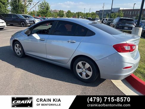 Used 2017 Chevrolet Cruze LS FWD image 3