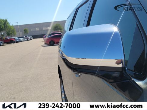 Used 2024 Chevrolet Tahoe Premier RWD image 8
