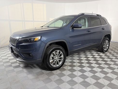 Used 2021 Jeep Cherokee Latitude Lux w/ Comfort/Convenience Group image 3