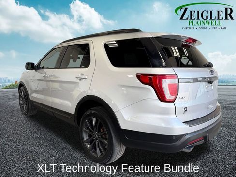 Used 2018 Ford Explorer XLT w/ XLT Appearance Package AWD/4WD image 3