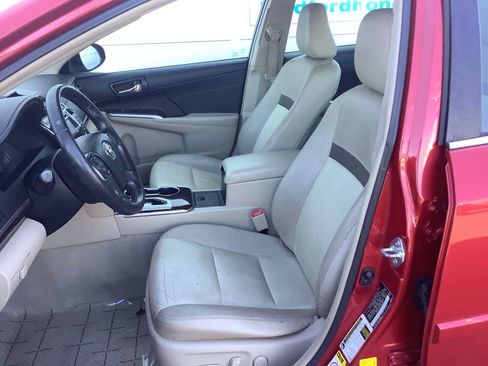 Used 2013 Toyota Camry XLE w/ Leather Pkg FWD image 11