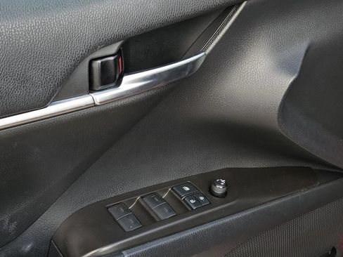 Used 2021 Toyota Camry LE FWD image 12