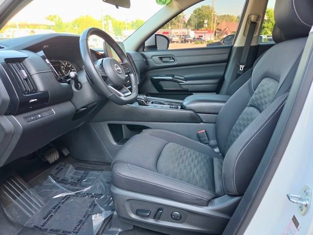 Used 2023 Nissan Pathfinder SV AWD/4WD image 13
