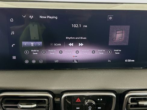 Used 2026 Nissan Sentra SR w/ Floor Mat Package FWD image 17