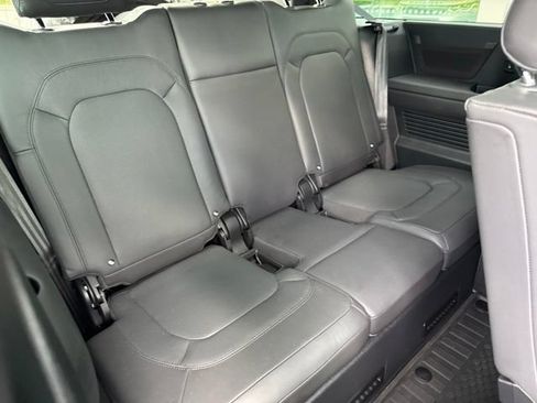 Used 2023 Land Rover Defender 130 SE AWD/4WD image 9
