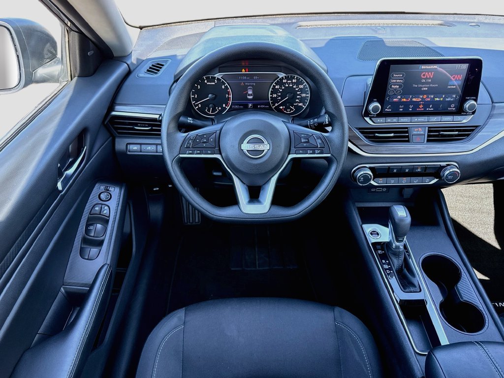 Used 2025 Nissan Altima 2.5 SV FWD image 16