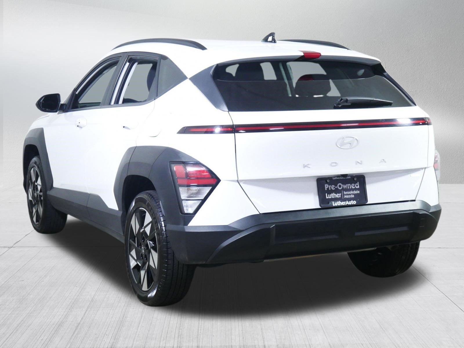 Certified 2025 Hyundai Kona SEL AWD/4WD image 5