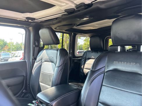 Used 2018 Jeep Wrangler Unlimited Sahara w/ Dual Top Group AWD/4WD image 29