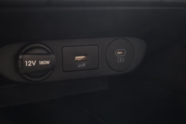Used 2025 Hyundai Elantra Limited FWD image 18