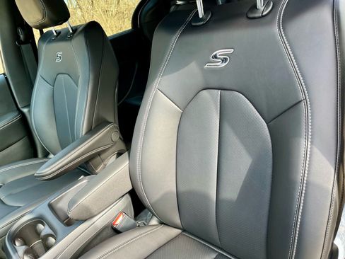 New 2026 Chrysler Pacifica Select w/ S Appearance Package FWD image 15