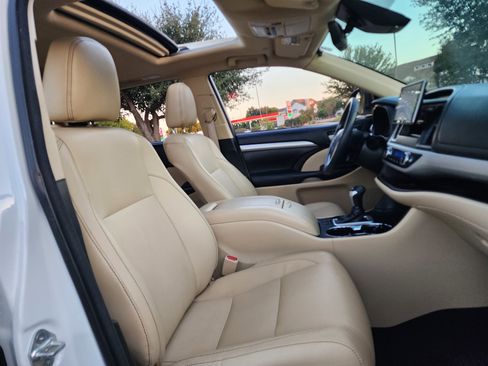 Used 2018 Toyota Highlander XLE image 10