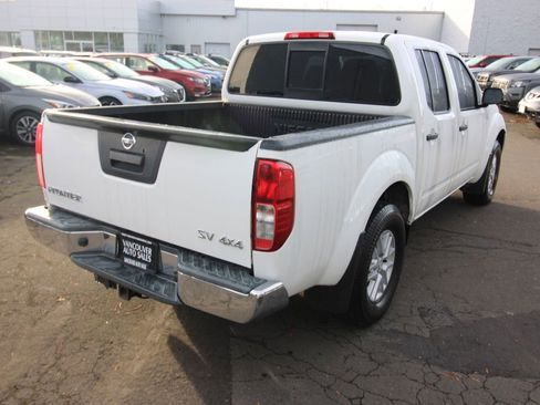 Used 2019 Nissan Frontier SV image 3