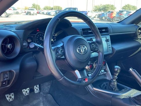 Used 2023 Toyota GR86 Premium image 9