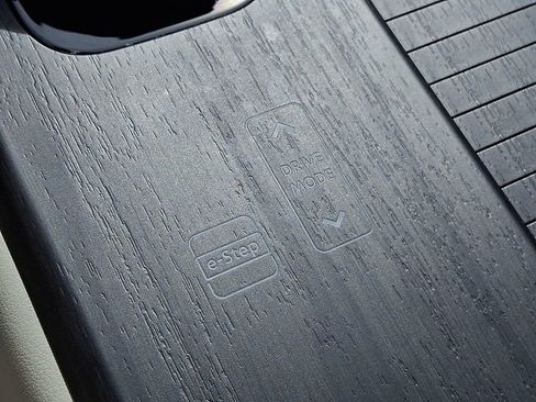 Used 2023 Nissan Ariya FWD image 27