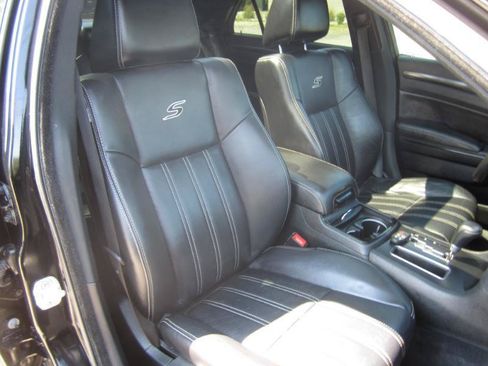 Used 2013 Chrysler 300 S RWD image 14