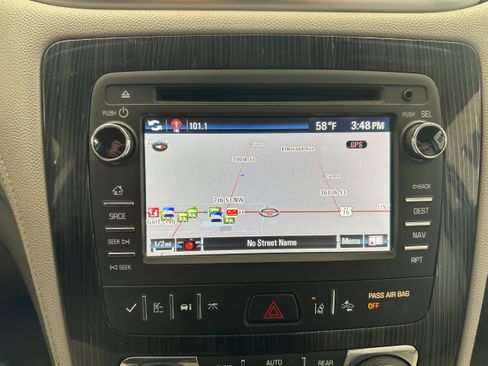 Used 2017 Chevrolet Traverse Premier image 19