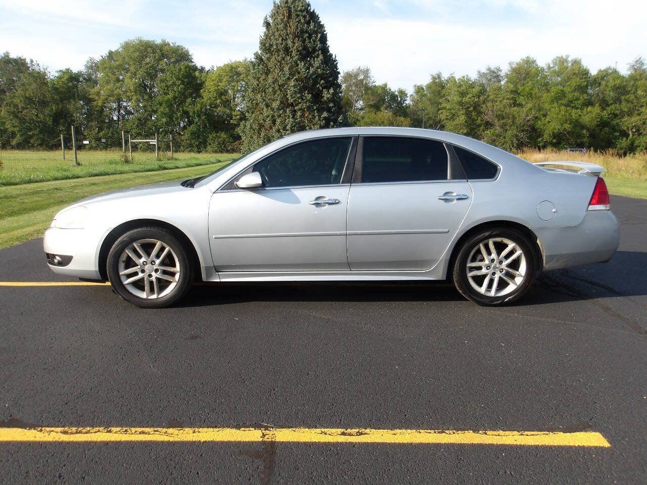Used 2013 Chevrolet Impala LTZ FWD image 10