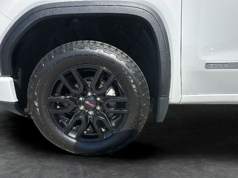 Used 2024 GMC Sierra 1500 Elevation image 32