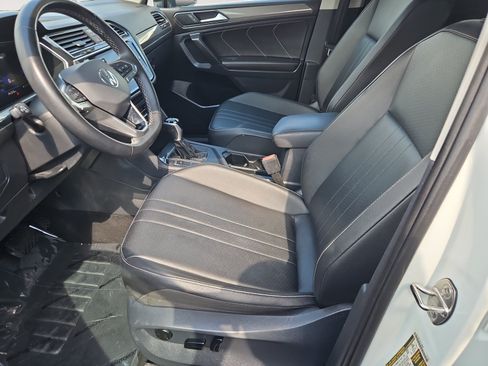 Used 2022 Volkswagen Tiguan SE FWD image 9