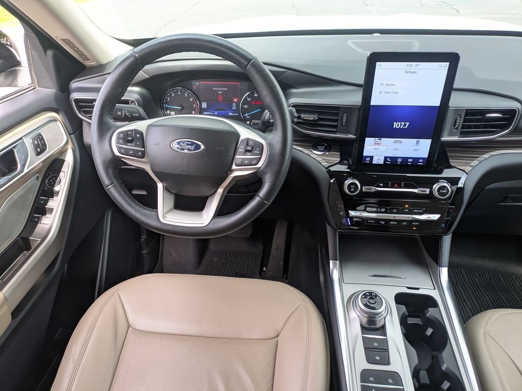 Used 2023 Ford Explorer Limited w/ Limited Technology Package RWD image 19
