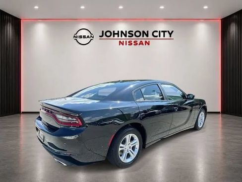 Used 2022 Dodge Charger SXT RWD image 5