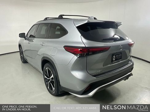 Used 2022 Toyota Highlander XSE FWD image 8
