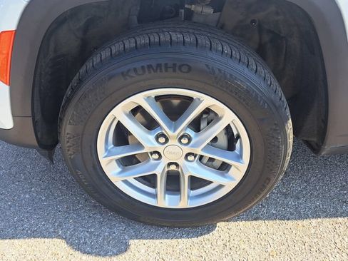 Certified 2024 Jeep Grand Cherokee Laredo X AWD/4WD image 15