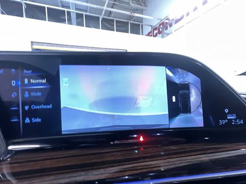 Used 2023 Cadillac Escalade Premium Luxury image 27