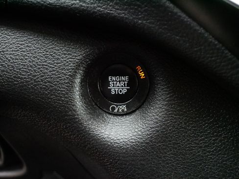 Used 2020 Jeep Cherokee Trailhawk w/ Comfort/Convenience Group image 27