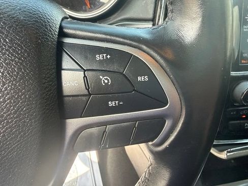 Used 2021 Jeep Grand Cherokee Laredo X AWD/4WD image 21