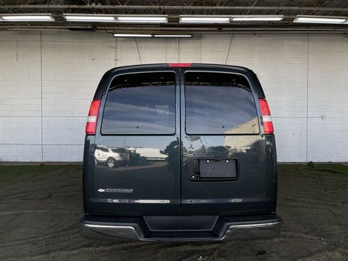 Used 2017 Chevrolet Express 3500 LT w/ LT Preferred Equipment Group image 4