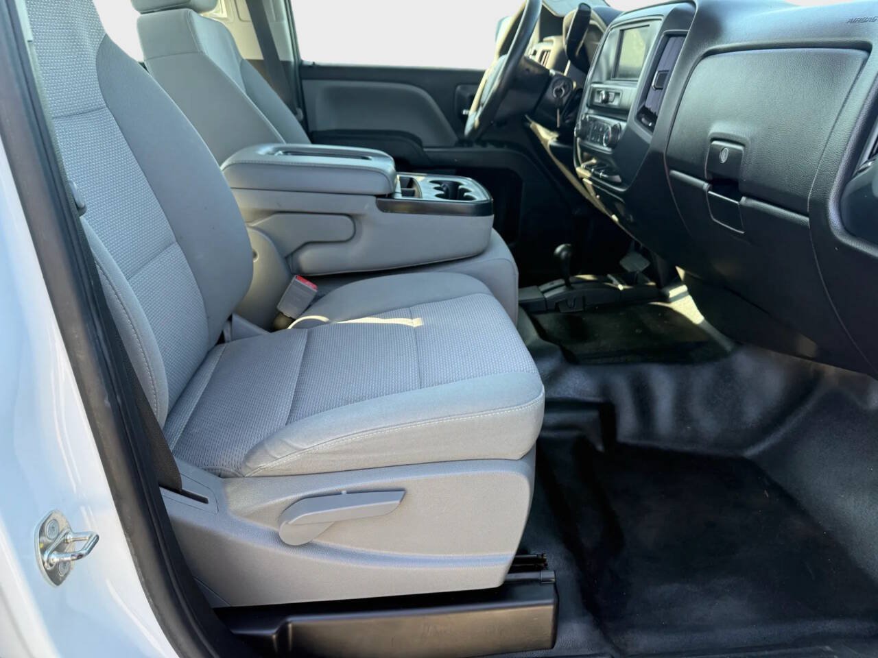 Used 2018 Chevrolet Silverado 2500 W/T AWD/4WD image 10