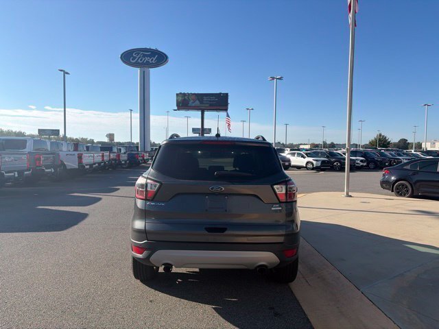 Used 2017 Ford Escape SE w/ Equipment Group 201A FWD image 4