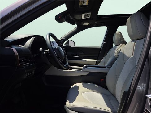 Used 2025 Toyota Grand Highlander AWD Hybrid image 16