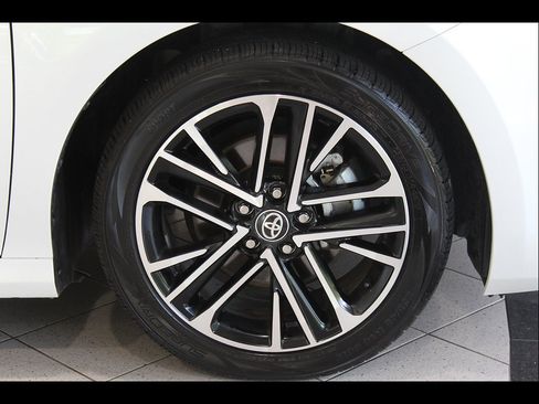 Used 2025 Toyota Camry XLE AWD/4WD image 10
