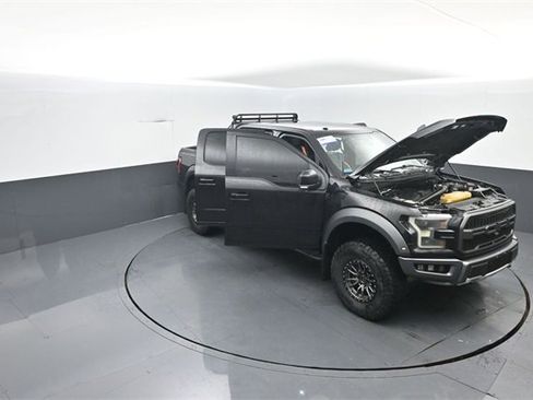 Certified 2018 Ford F150 Raptor w/ Equipment Group 802A Luxury image 39