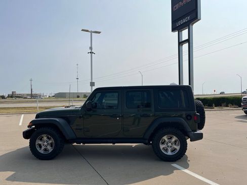 Used 2021 Jeep Wrangler Unlimited Sport AWD/4WD image 3