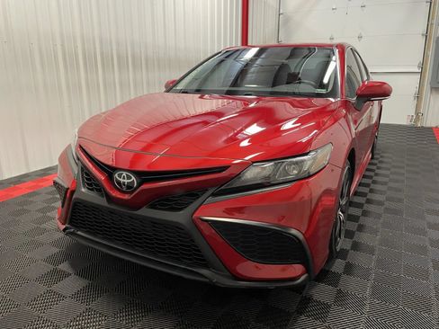 Used 2023 Toyota Camry SE FWD image 9