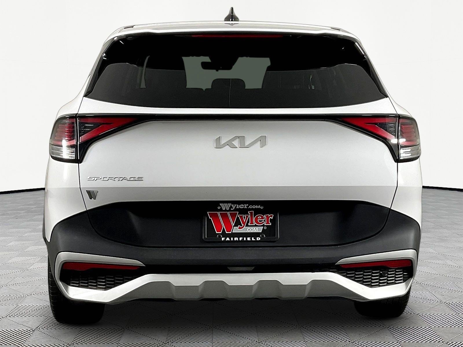 Used 2024 Kia Sportage EX FWD image 5