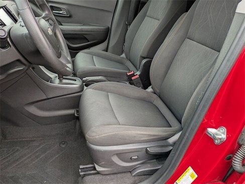 Used 2017 Chevrolet Trax LT image 12