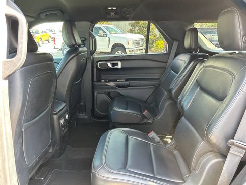 Used 2020 Ford Explorer XLT w/ Equipment Group 202A RWD image 10
