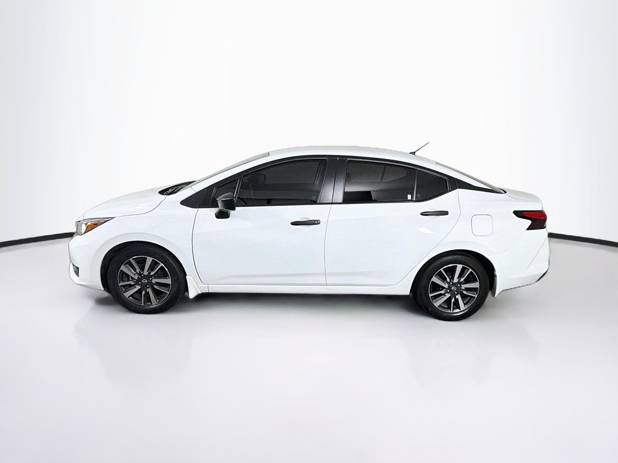 Used 2024 Nissan Versa S w/ S Plus Package FWD image 4