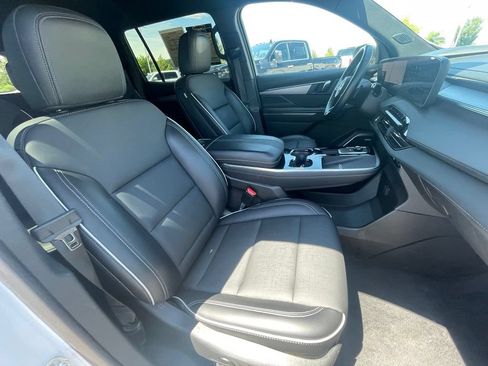 Used 2025 Buick Enclave Preferred FWD image 27