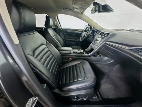 Used 2020 Ford Fusion SEL FWD image 32